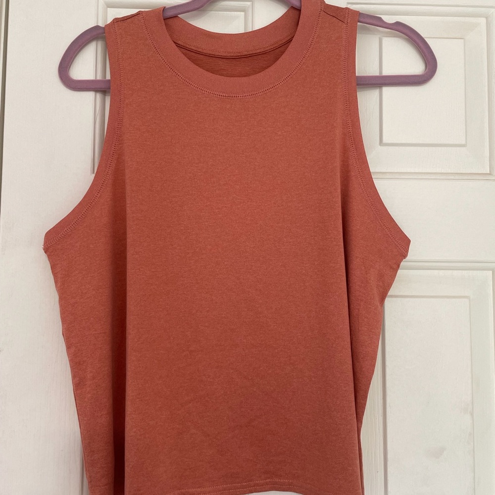 Vuori Energy Top. Worn and washed 1x. Excellent condition.